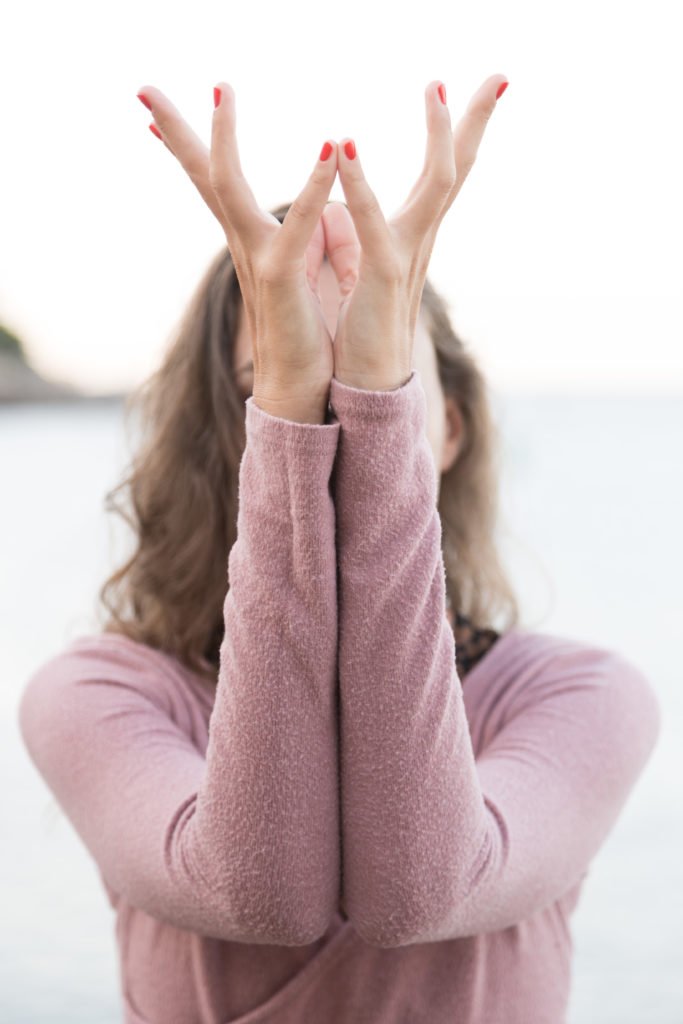 YOGA HINA yoga avec les mains mudra